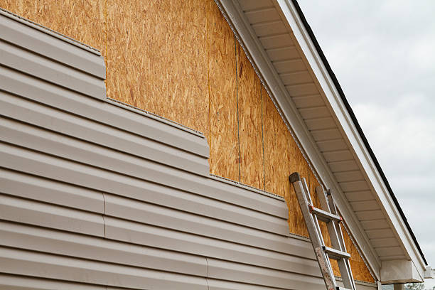Professional Fiber Cement Siding technician working in Richmond, KY